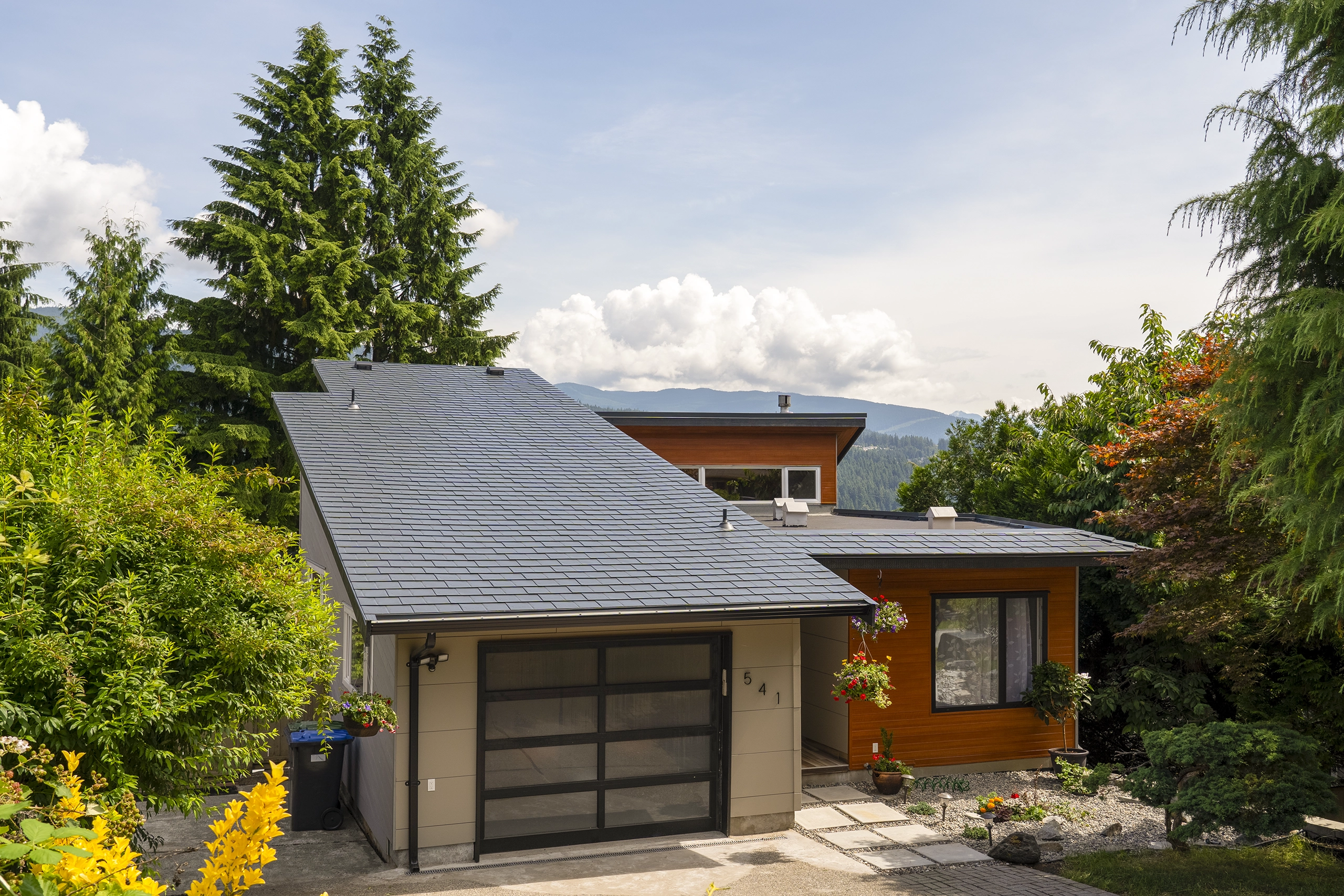 Interlock® Aluminum Slate Metal Roofing in Deep Charcoal – Port Moody, BC