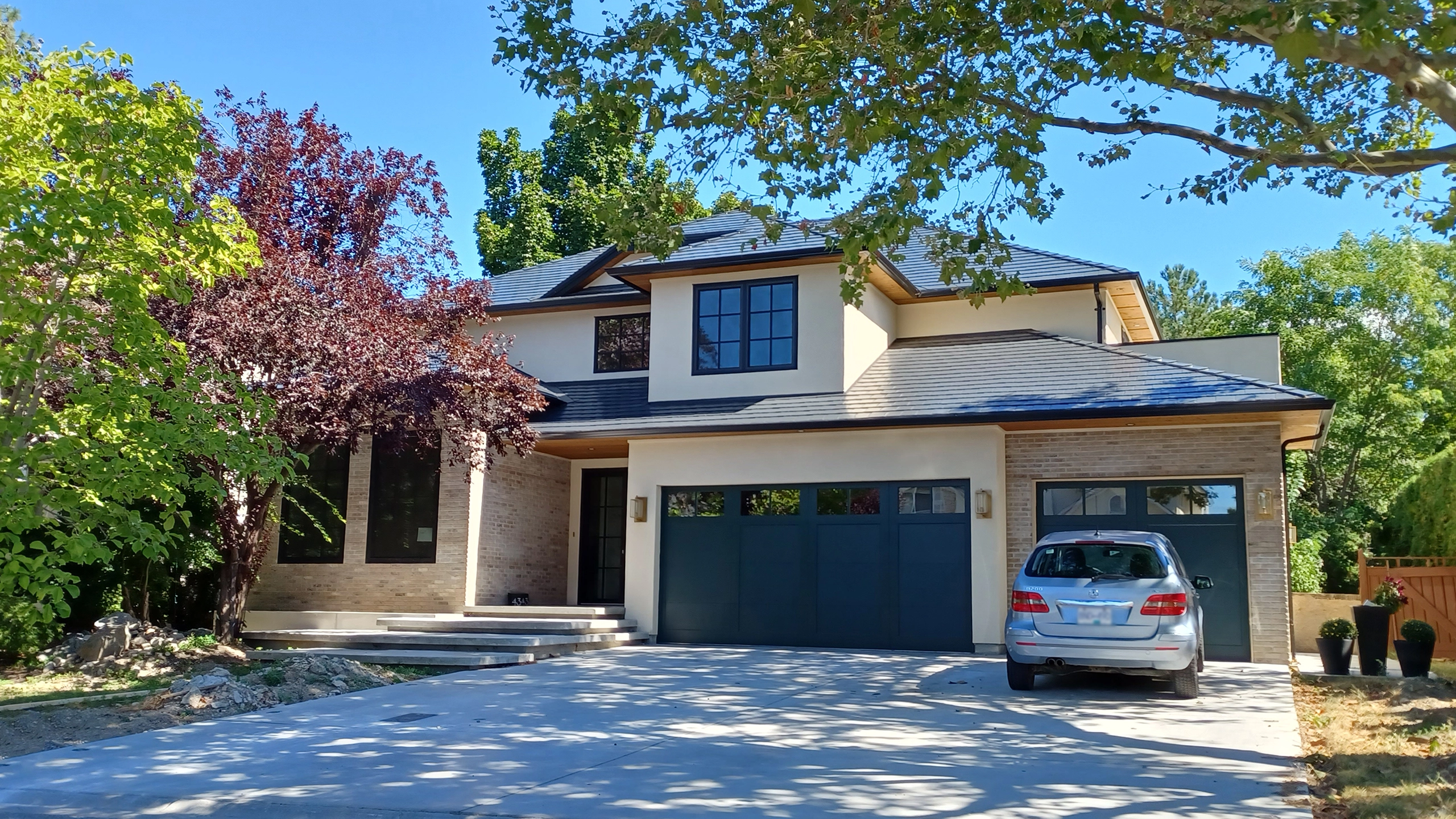 Interlock® Aluminum Slate Metal Roofing in Black – Kelowna, BC