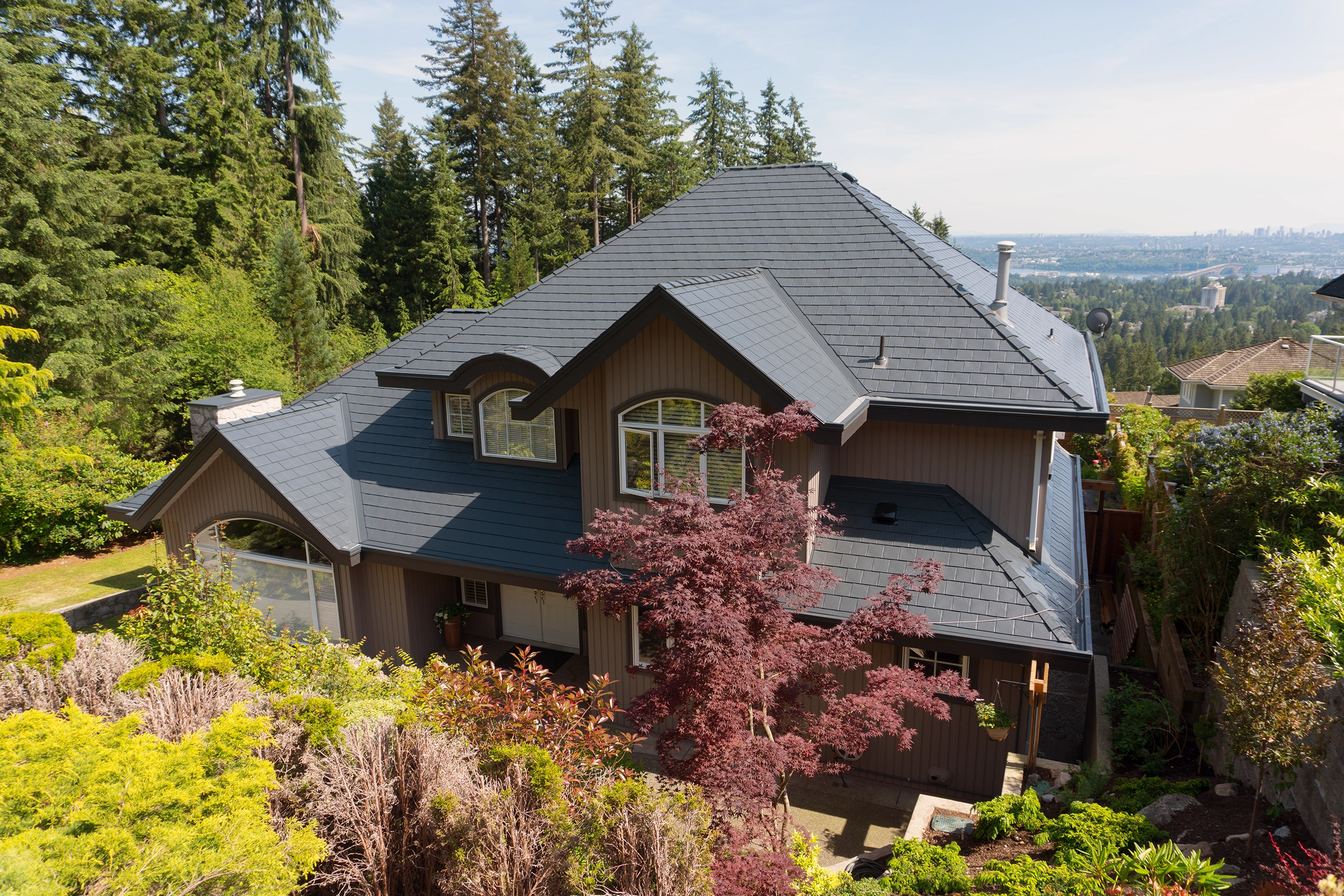 Interlock® Aluminum Slate Metal Roofing in Deep Charcoal – North Vancouver, BC