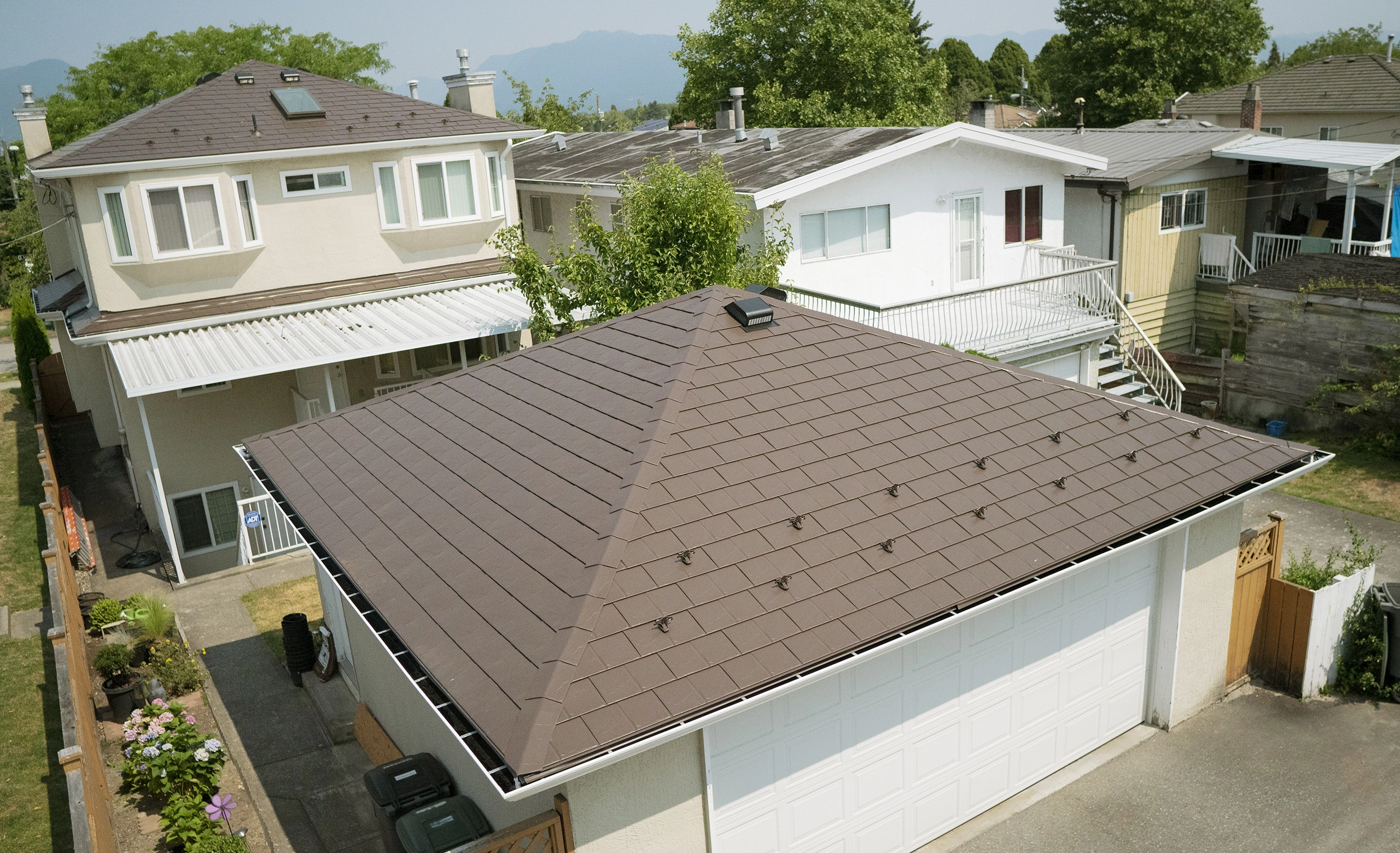 Interlock® Aluminum Slate Metal Roofing in Colonial Brown – Vancouver, BC