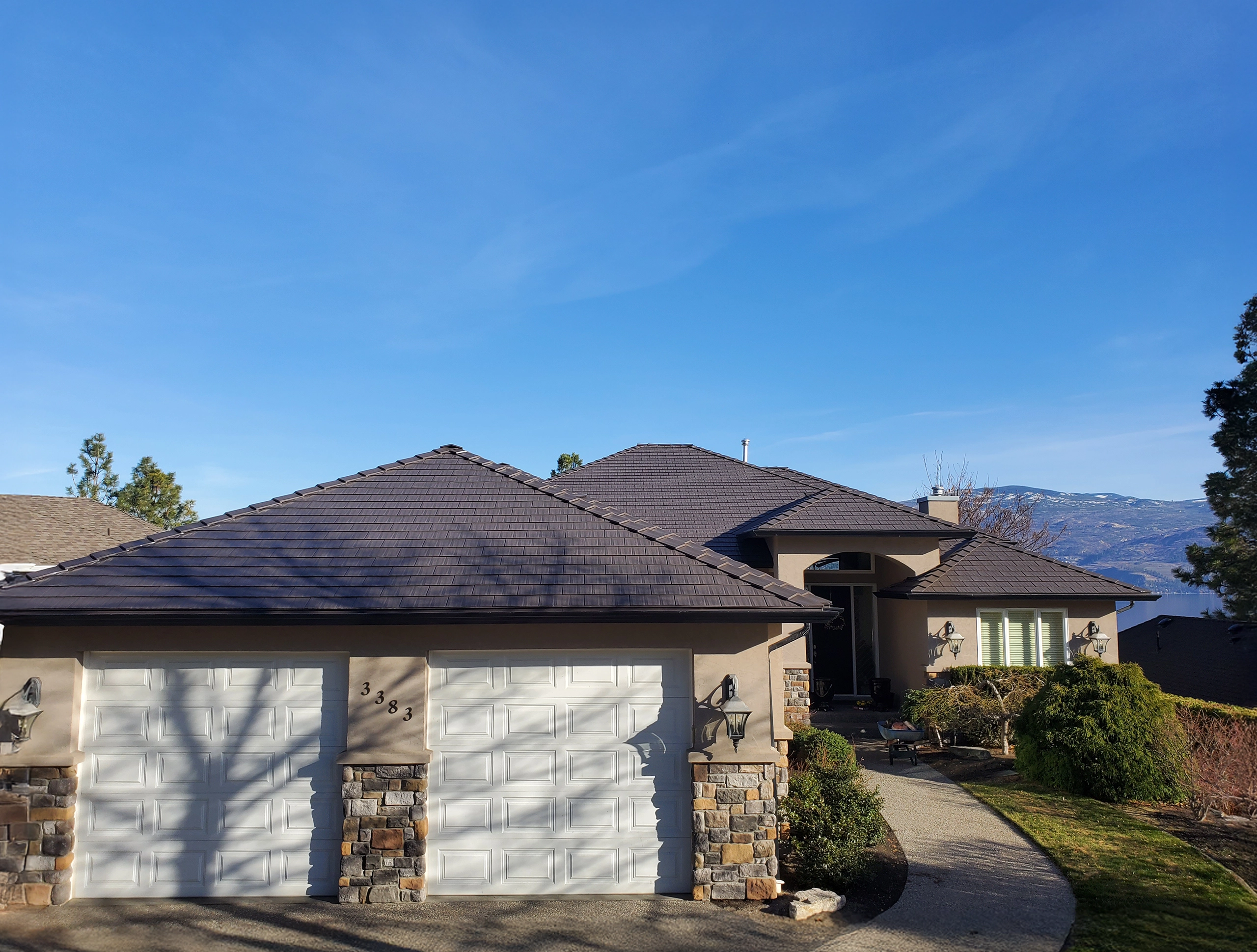 Interlock® Aluminum Cedar Shingle Metal Roofing in Tudor Brown – West Kelowna, BC