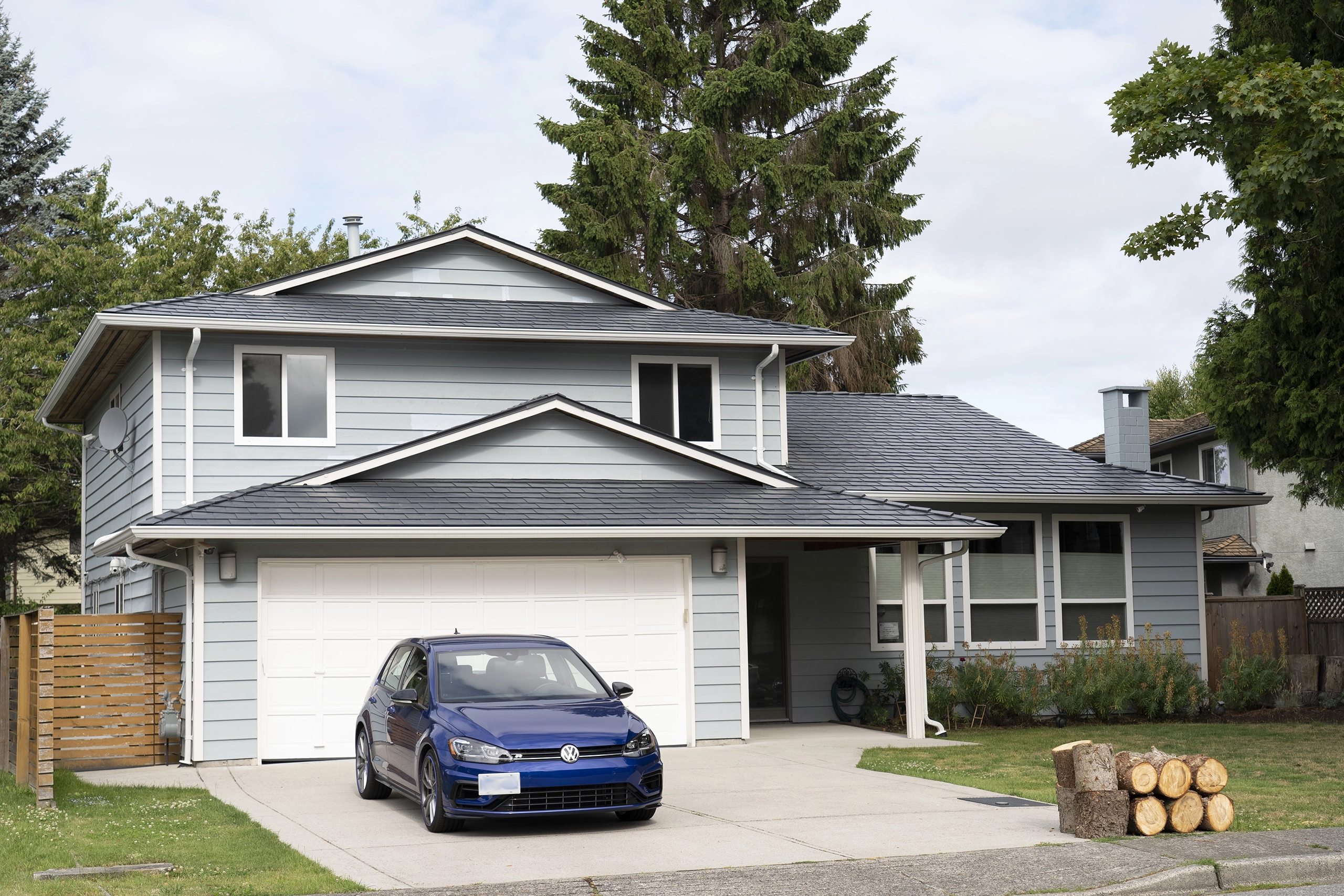 Interlock® Aluminum Slate Metal Roofing in Deep Charcoal – Richmond, BC