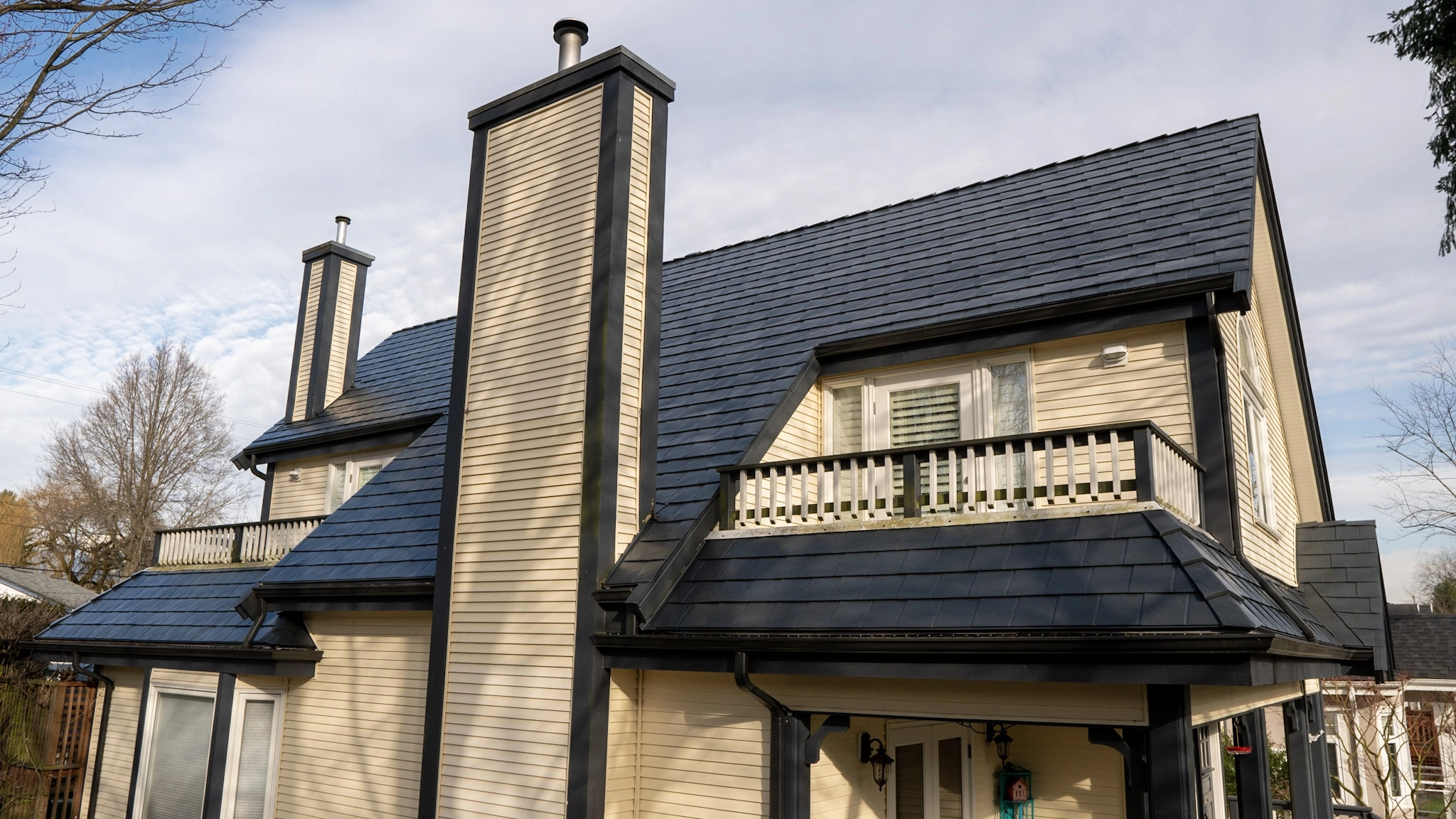 Interlock® Aluminum  Metal Roofing in Deep Charcoal – Vancouver, BC