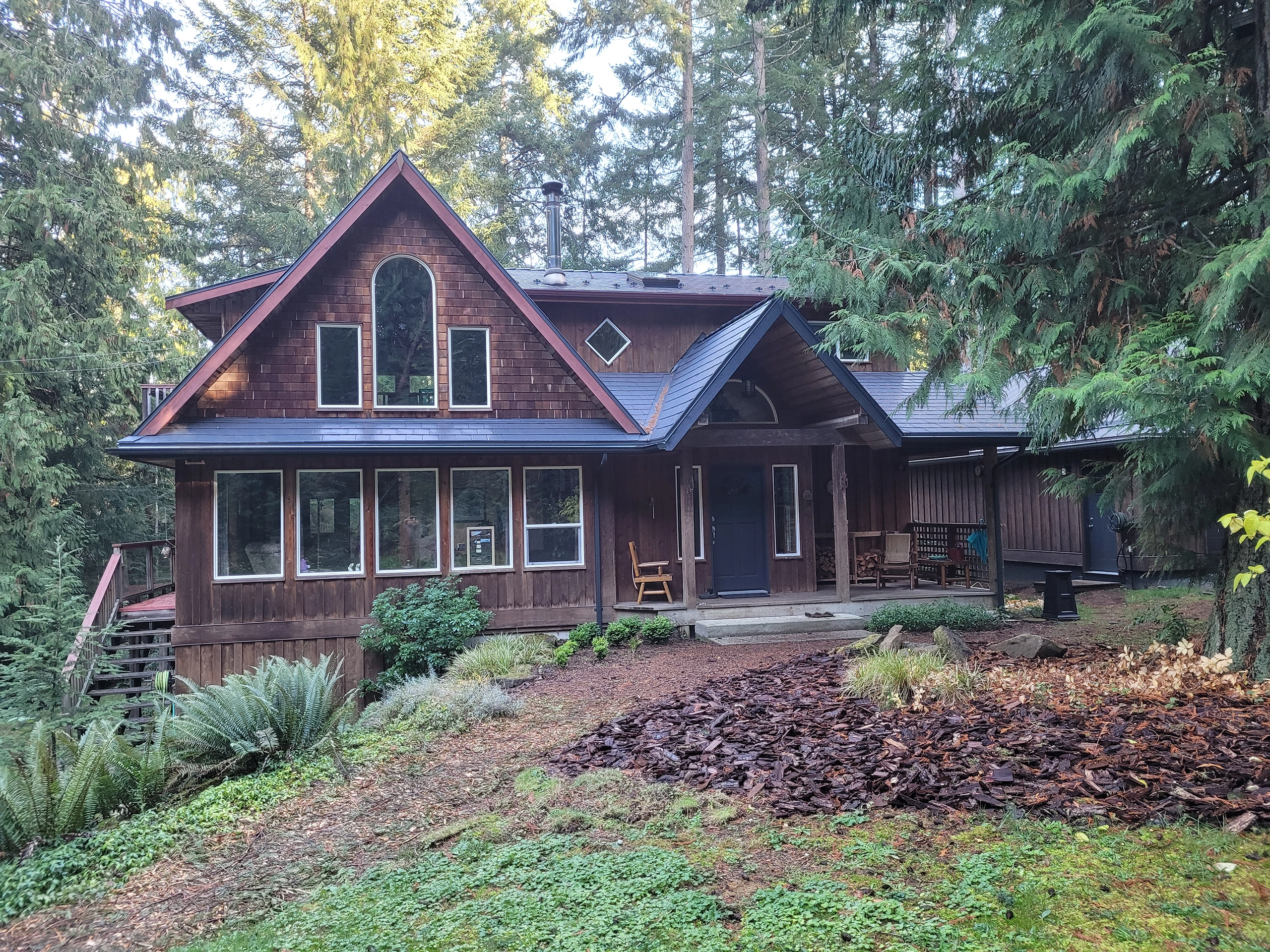 Interlock® Aluminum Slate Metal Roofing in Deep Charcoal – Gabriola Island, BC