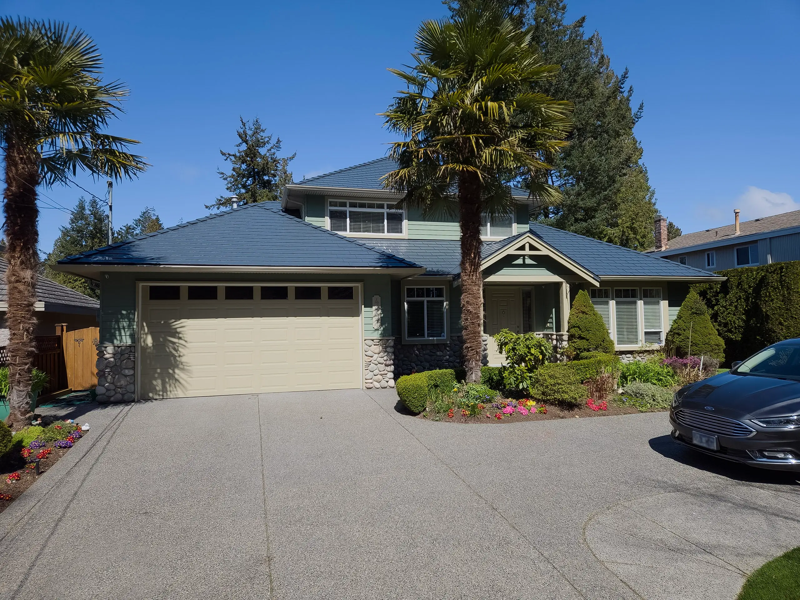 Interlock® Aluminum Slate Metal Roofing in Deep Charcoal – Tsawwassen, BC