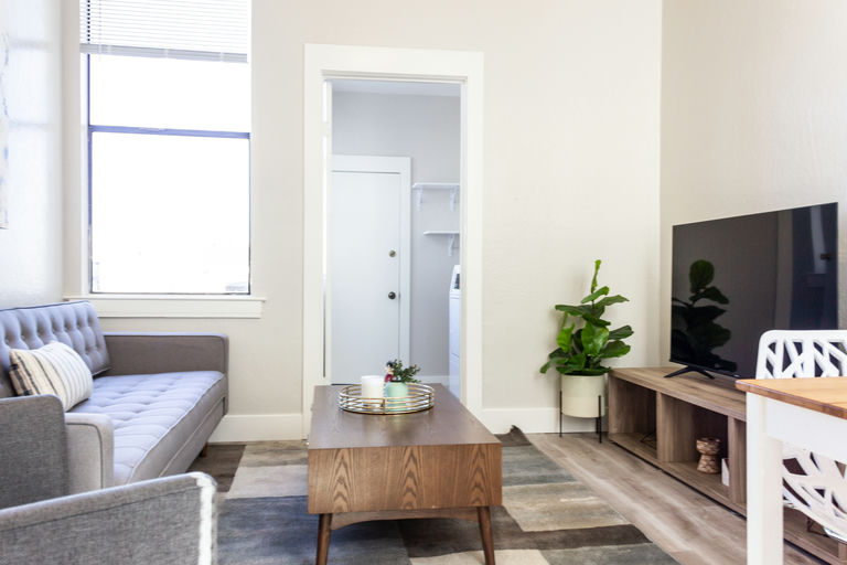 Living Room - Image 4