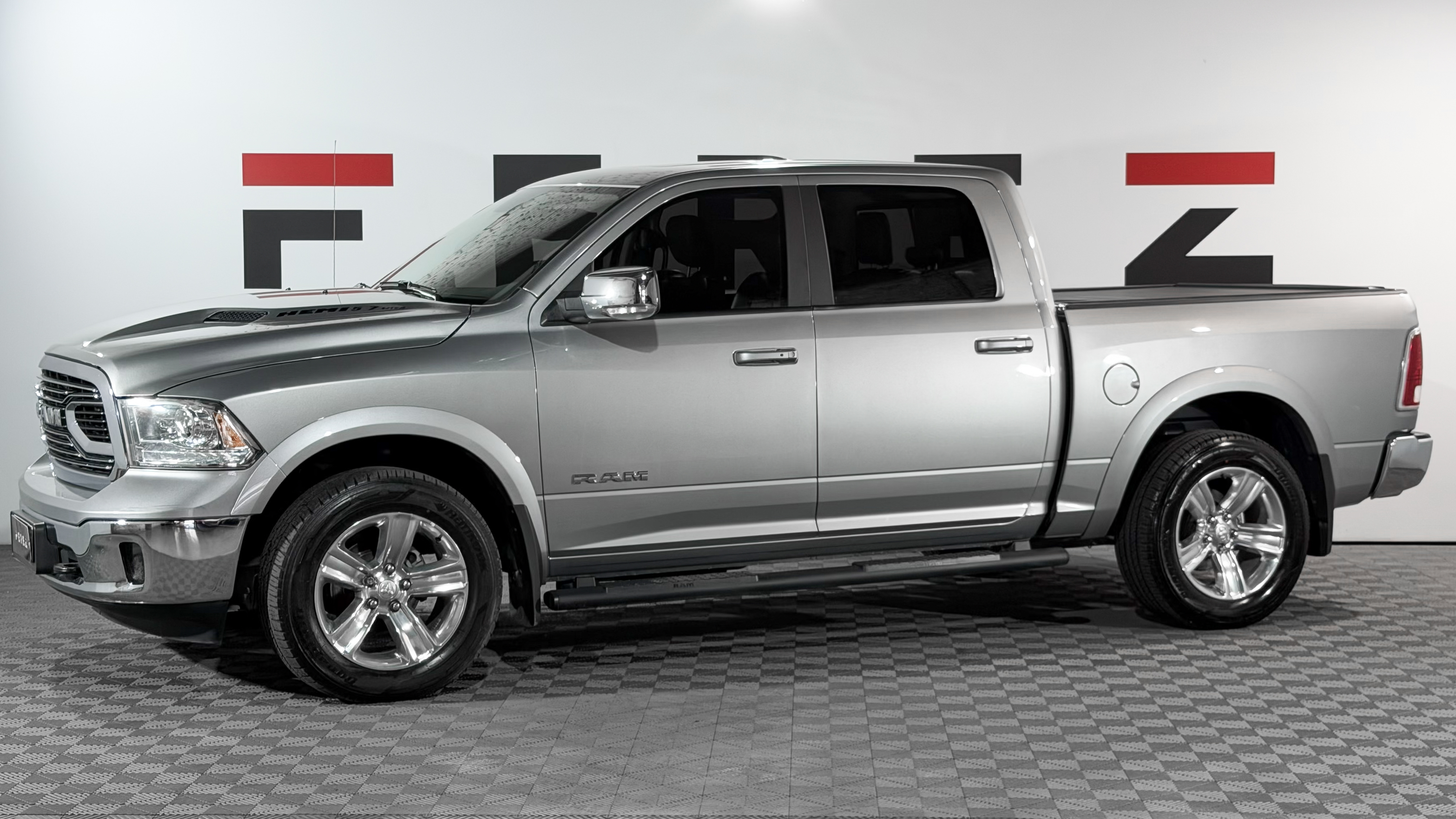 chrysler RAM 1500 SLT LARAMIE 5.7L AT8 4X4