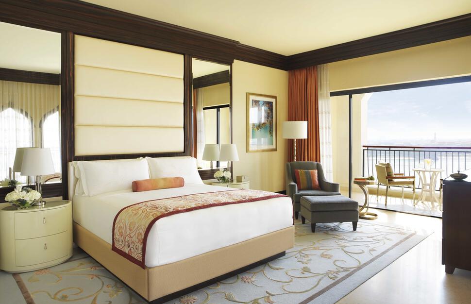 Ritz-Carlton-Abu-Dhabi-Grand-Canal-1.jpg