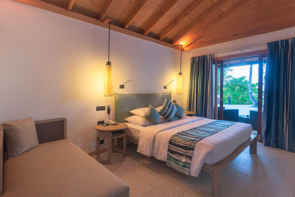 Vilamendhoo-Resort-Spa-10.jpg