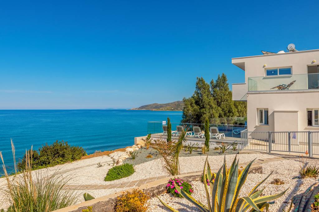PFO_86875_Pomos_Seashore_Villa_0324_16.jpg