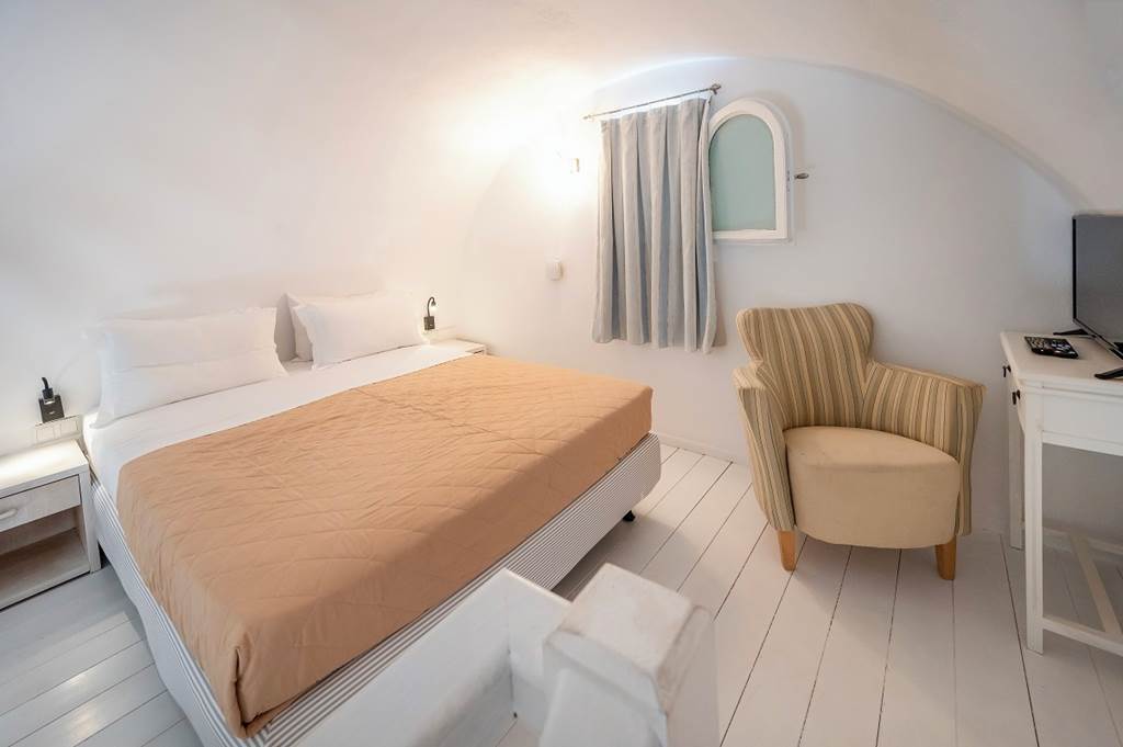 JTR_85364_Smy_Santorini_Suites_&_Villas_0323_03.jpg