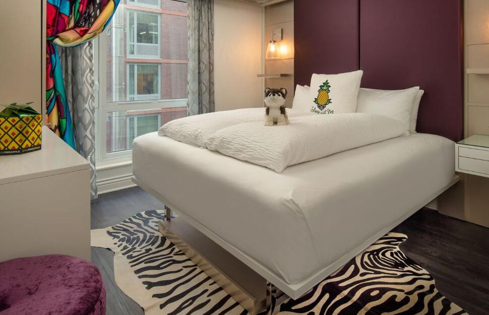 Staypineapple-An-Artful-Hotel-Midtown-New-York-3.jpg