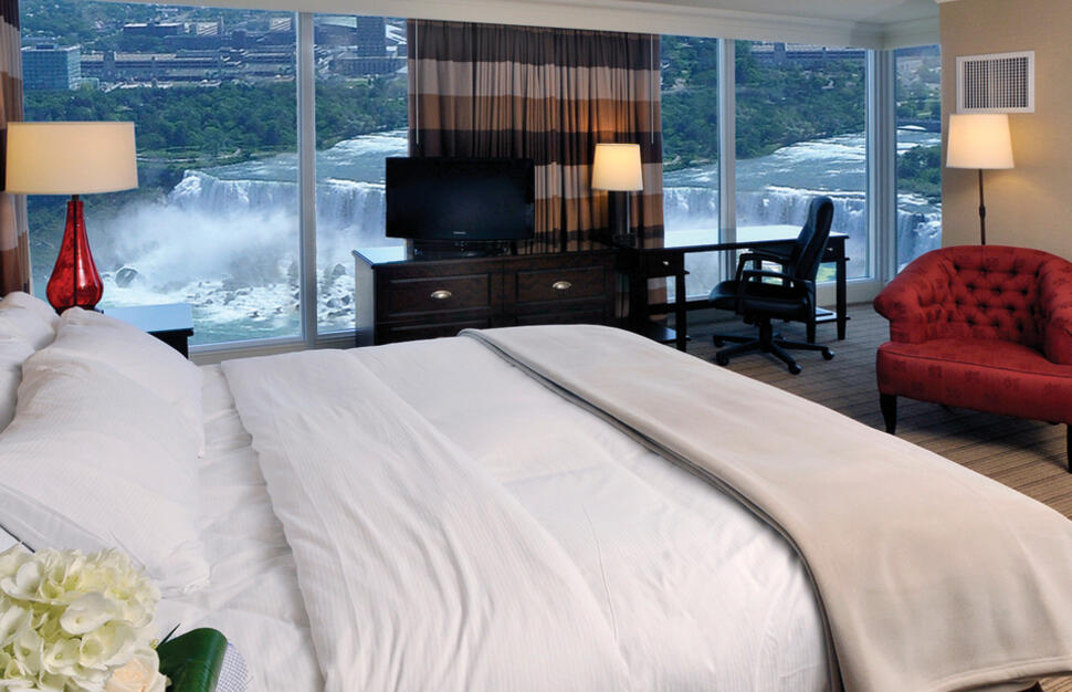 Hilton-Niagara-Falls-Fallsview-Hotel-Suites-1.jpg