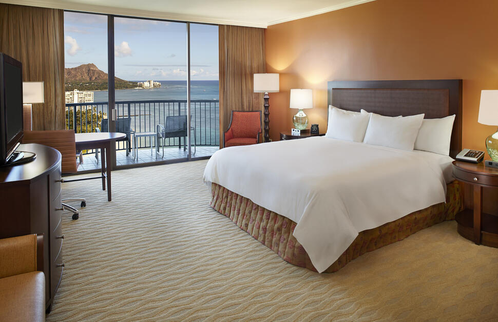 Hilton-Hawaiian-Village-Waikiki-Beach-Resort-6.jpg