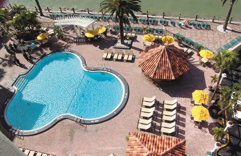 Holiday-Inn-Hotel-and-Suites-Clearwater-Beach-5.jpg