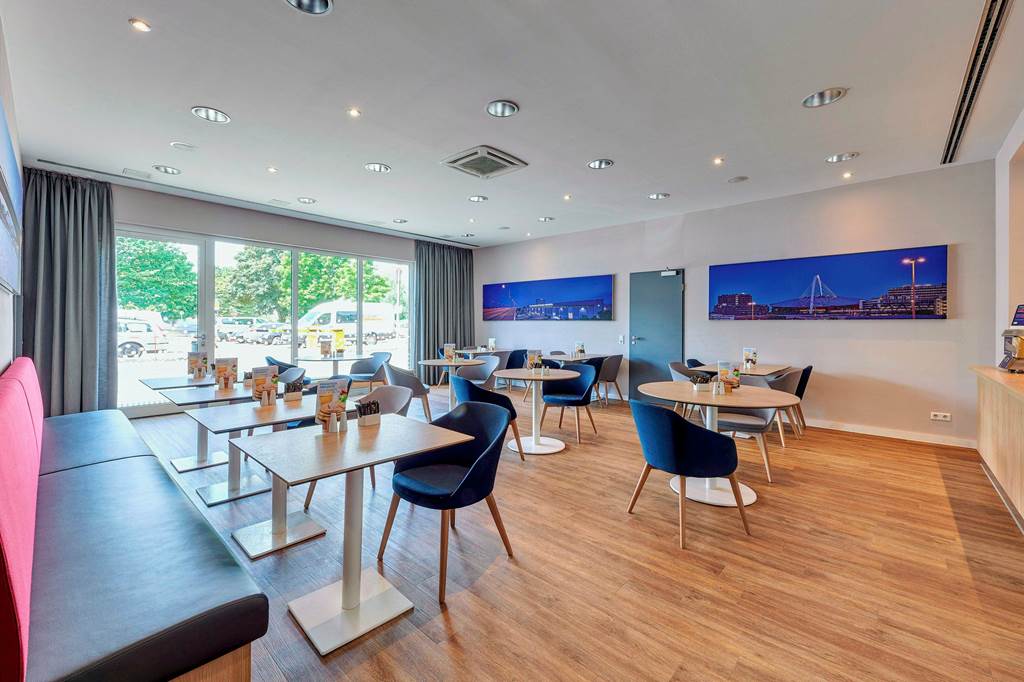 CGN_73007_Holiday_Inn_Express_Cologne_Muelheim_0924_04.jpg