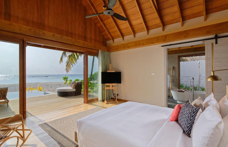 Emerald-Faarufushi-Resort-Spa-Hotel-18.jpg