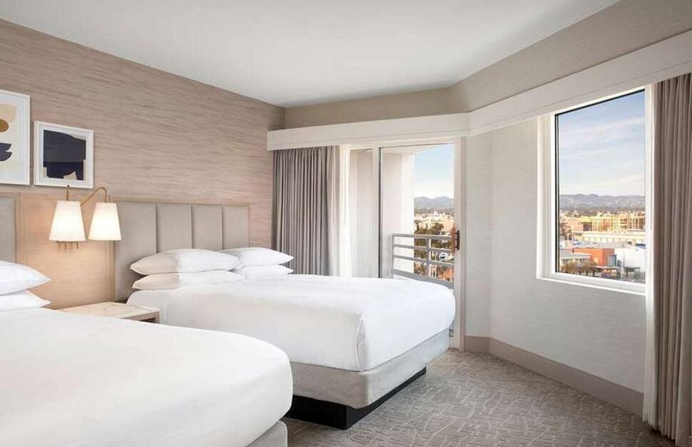 Hilton-Santa-Monica-Hotel-Suites-9.jpg