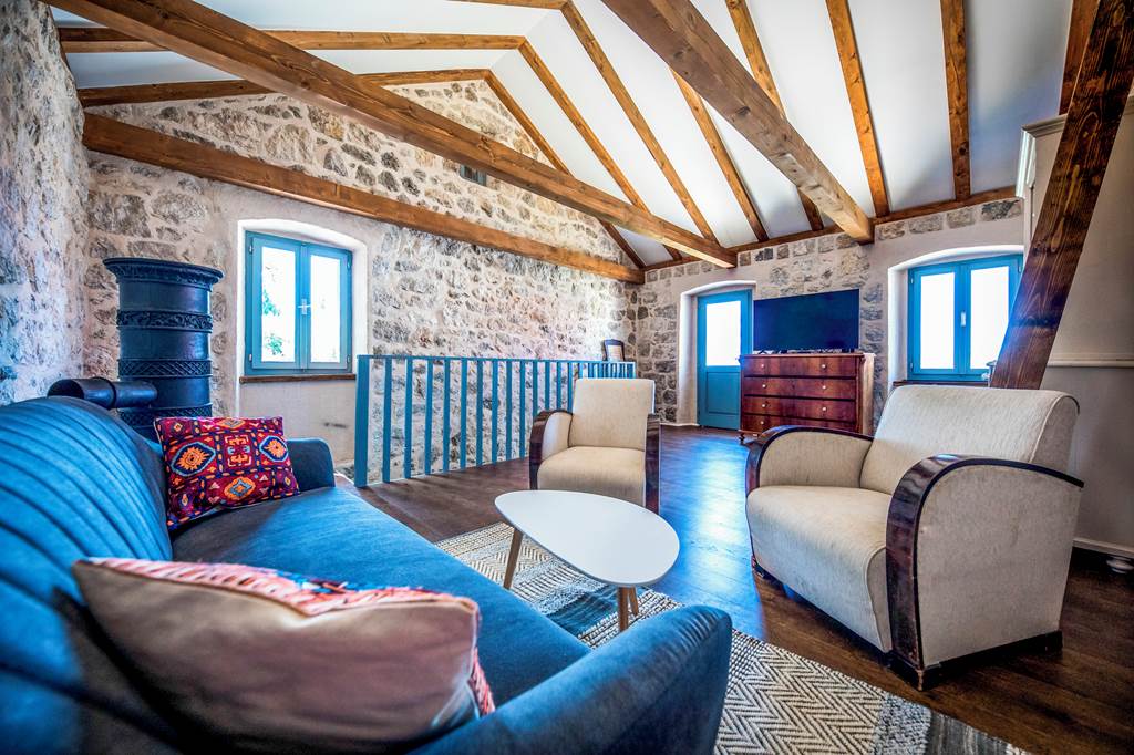 DBV_86227_Villa_Rustic_Blue_1023_01.jpg
