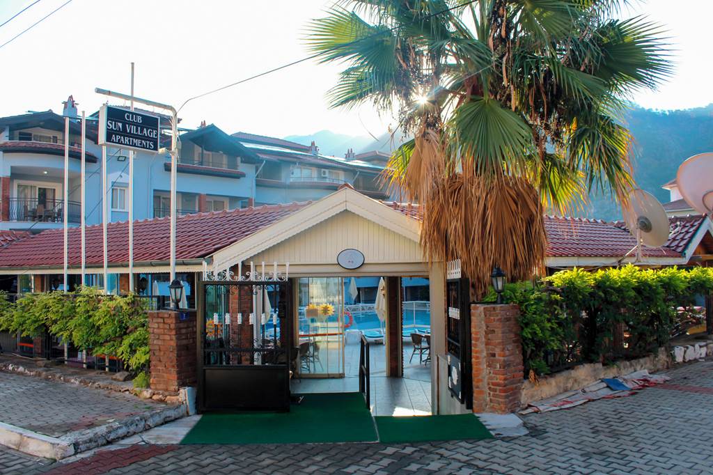 DLM_73219_Club_Sun_Village_Apartments_1221_14.jpg