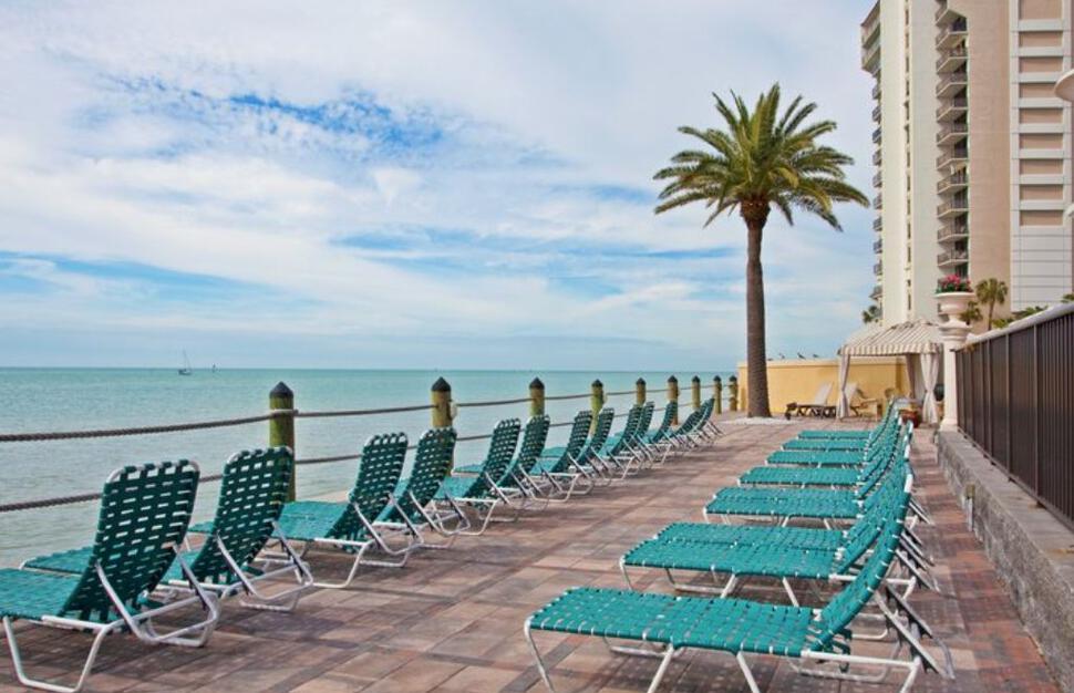 Holiday-Inn-Hotel-and-Suites-Clearwater-Beach-13.jpg