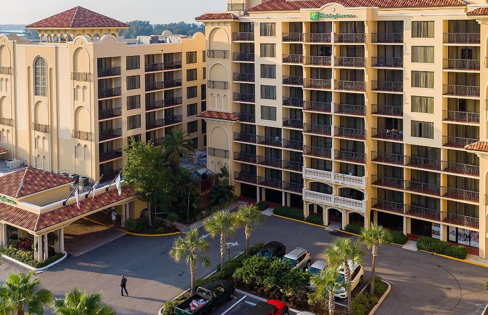 Holiday-Inn-Hotel-and-Suites-Clearwater-Beach-20.jpg