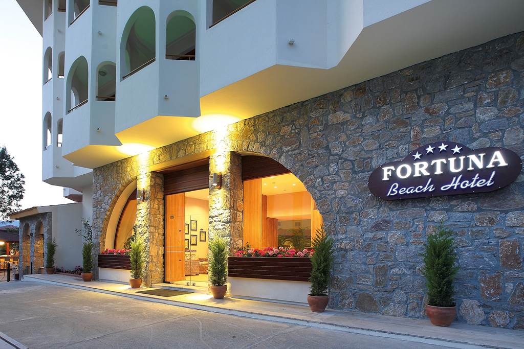 DLM_398_fortuna_beach_hotel_0718_19.jpg