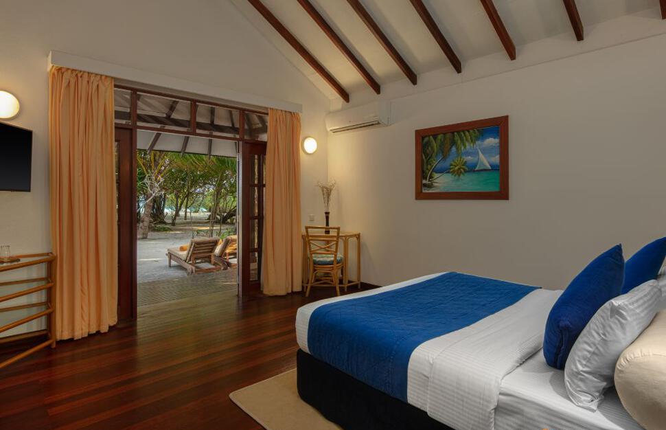 Adaaran-Select-Meedhupparu-Prestige-Water-Villas-Maldives-12.jpg