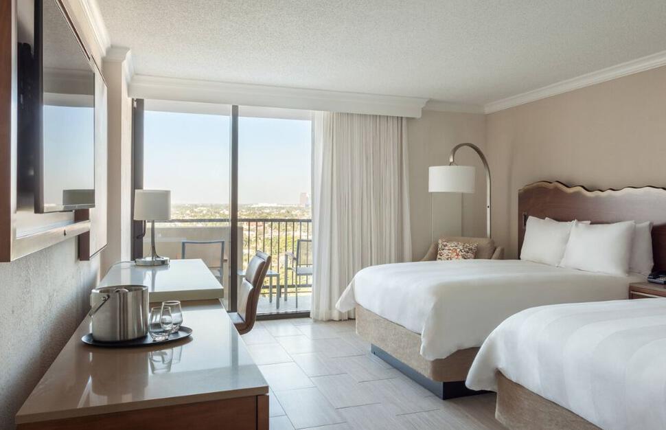 Fort-Lauderdale-Marriott-Harbor-Beach-Resort-Spa-11.jpg