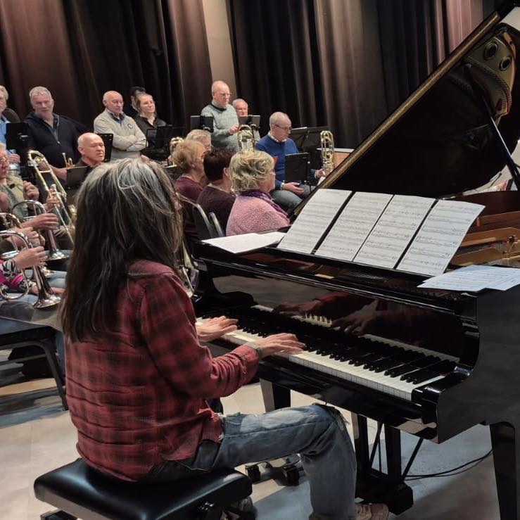 Jan Vayne achter piano