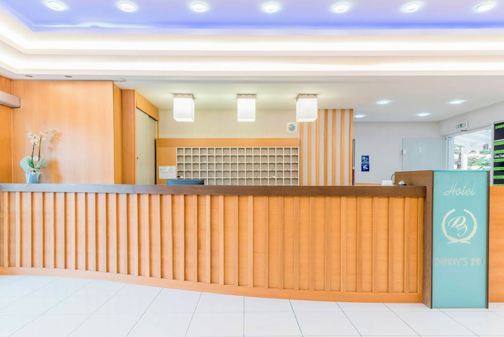 ZTH_81236_Dennys_Inn_Hotel_1019_50.jpg