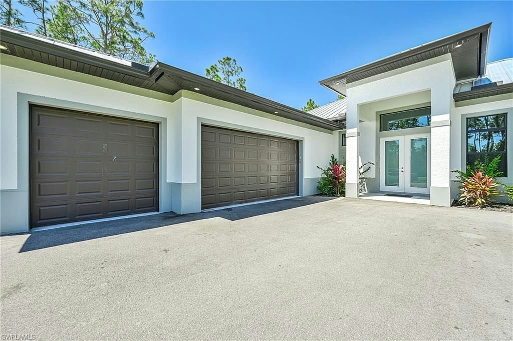 4063 8th AVE NE - Photo 5