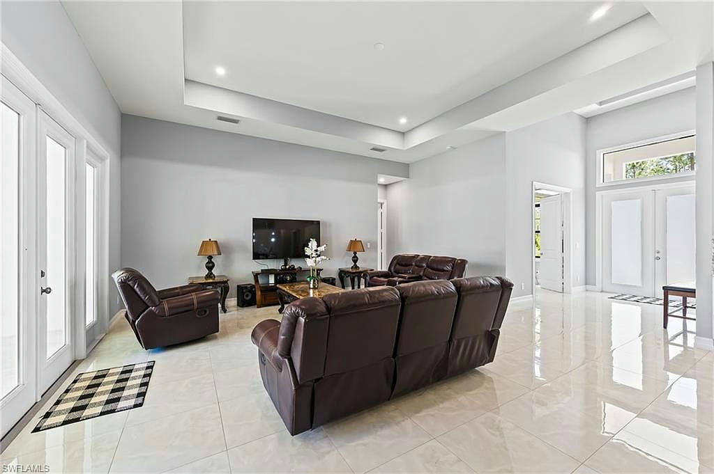 4063 8th AVE NE - Photo 13