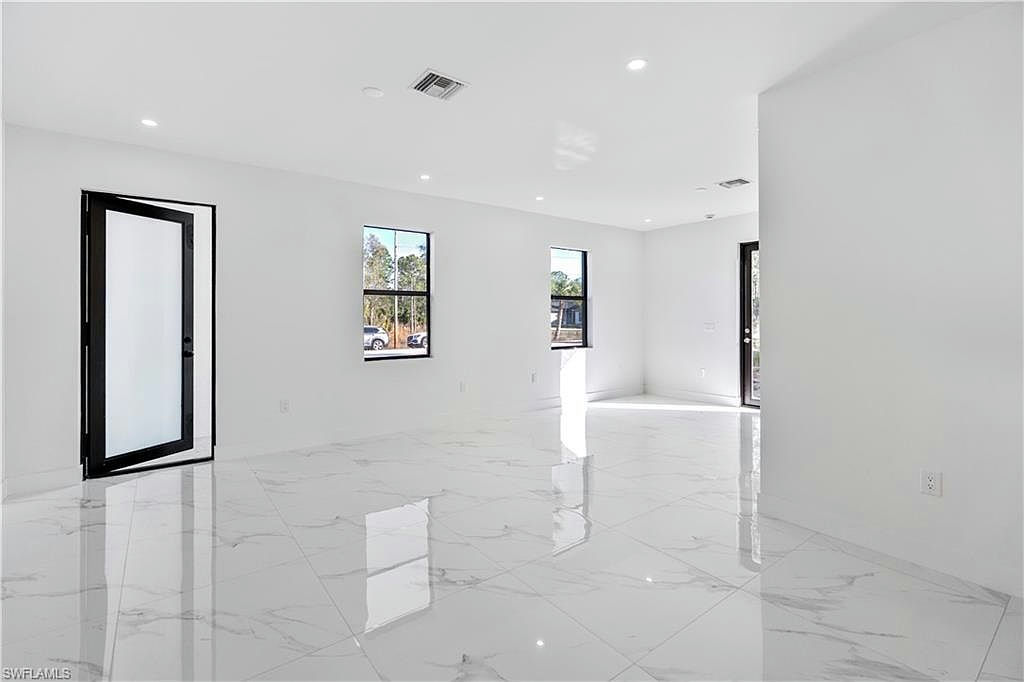 930 Hepburn AVE - Photo 6