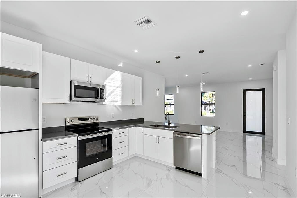 930 Hepburn AVE - Photo 15