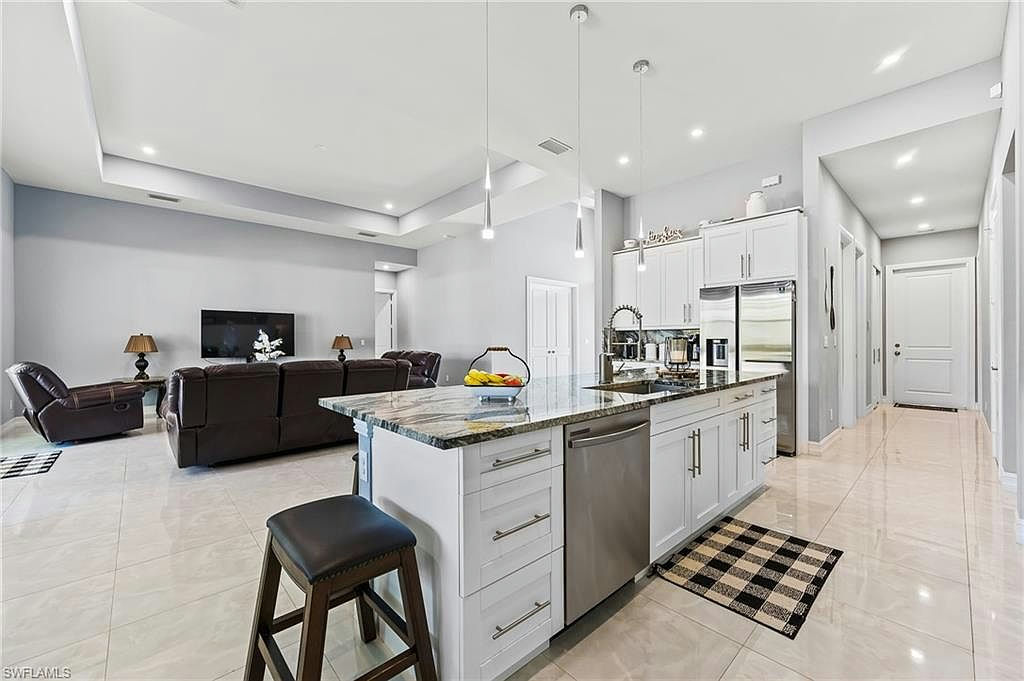 4063 8th AVE NE - Photo 23