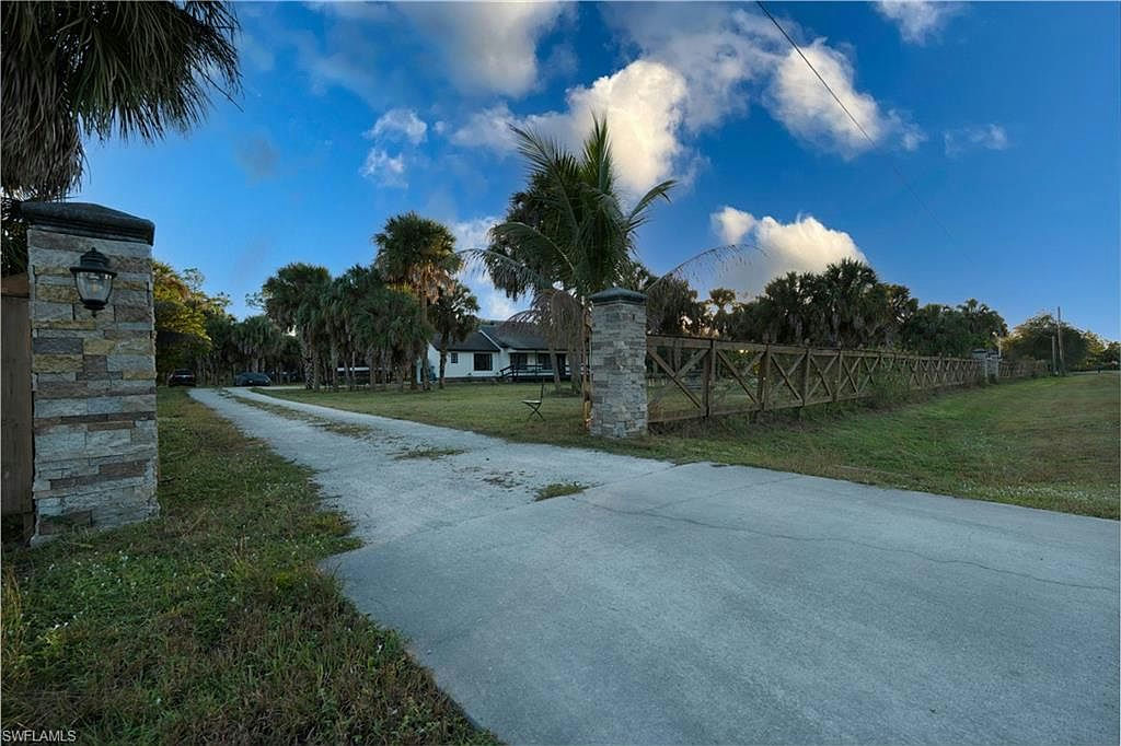 2630 18th AVE SE - Photo 2