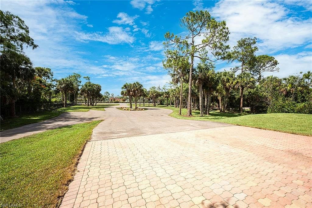 1640 GOLDEN GATE BLVD W - Photo 49