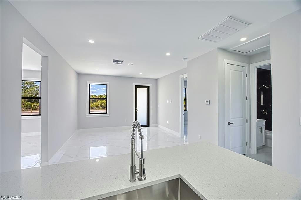 817/819 Eisenhower BLVD - Photo 8