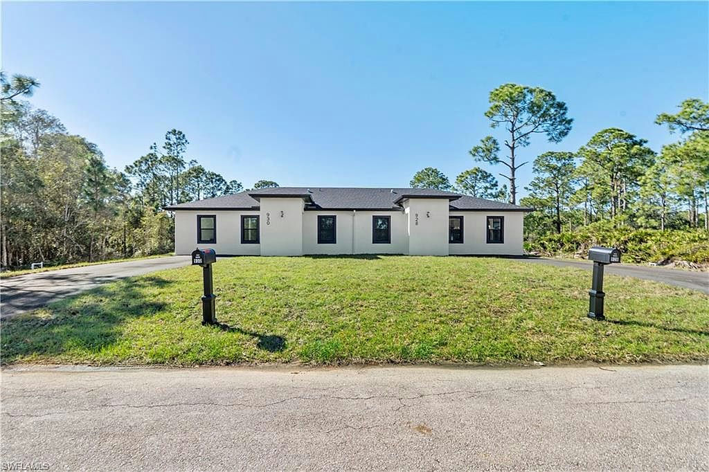 930 Hepburn AVE - View