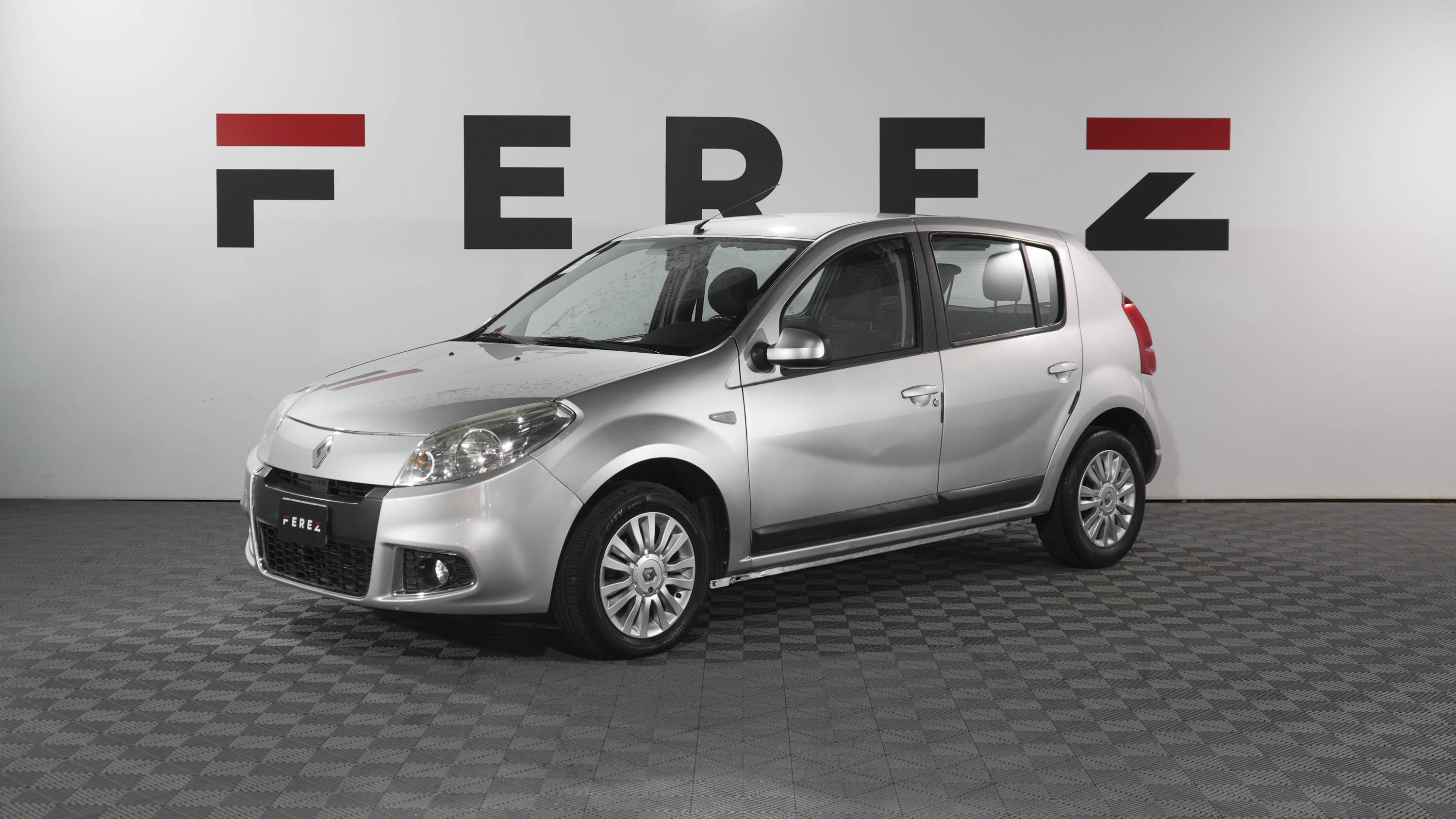 renault SANDERO 1.6 PRIVILEGE NAV