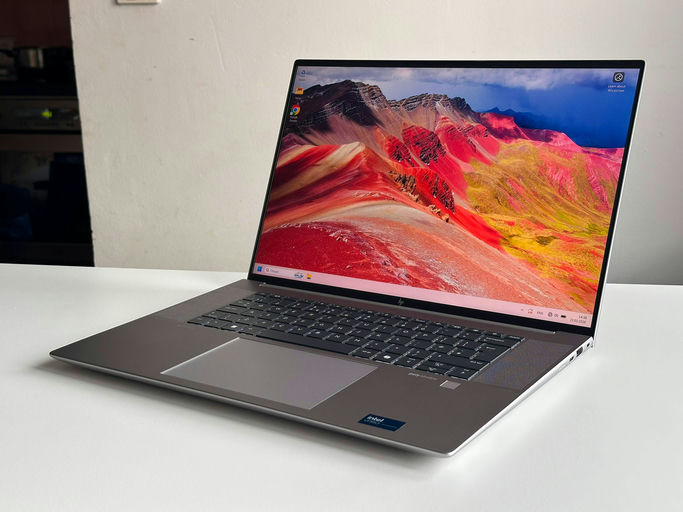 **HP ZBook Studio 16 inch G11 Mobile Workstation PC (8S9Q4EA) **
