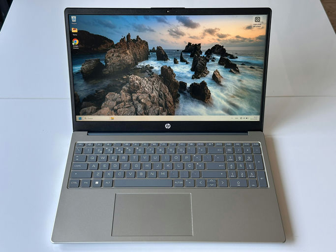 **HP Laptop 15-fd1009np (A59QNEA)**
