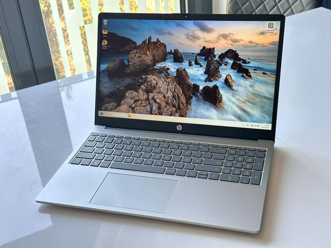 **HP Laptop 15-fd1009np (A59QNEA)**
