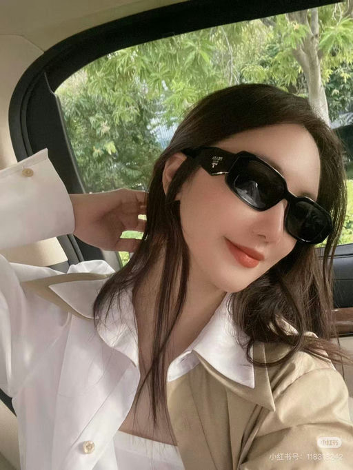 【这可真是方圆脸天菜了！】Prada热门宽猫眼墨镜，5折