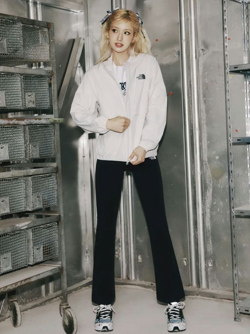 【Somi 类似款】TNF 冲锋衣，5折