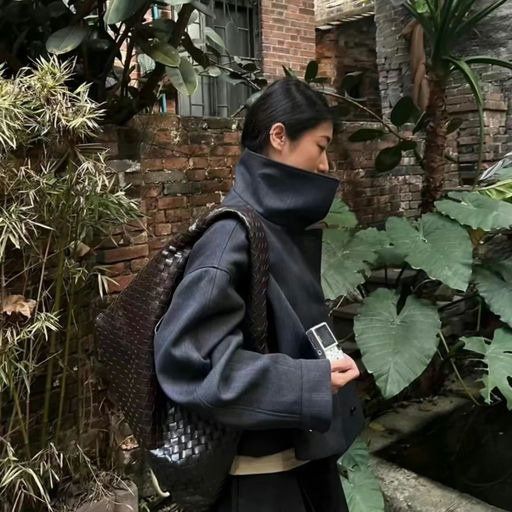 【首回见66折】时髦女人背大包