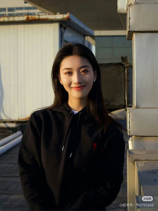 【昆凌同款】【48折】Ami小爱心连帽卫衣