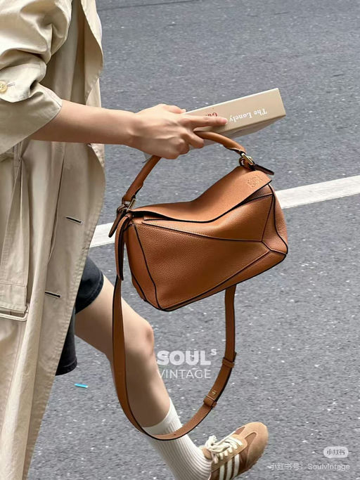 【难得72折】Loewe中号焦糖色puzzle