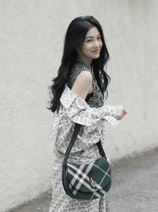 【27折！】【Burberry 复古绿包包】  